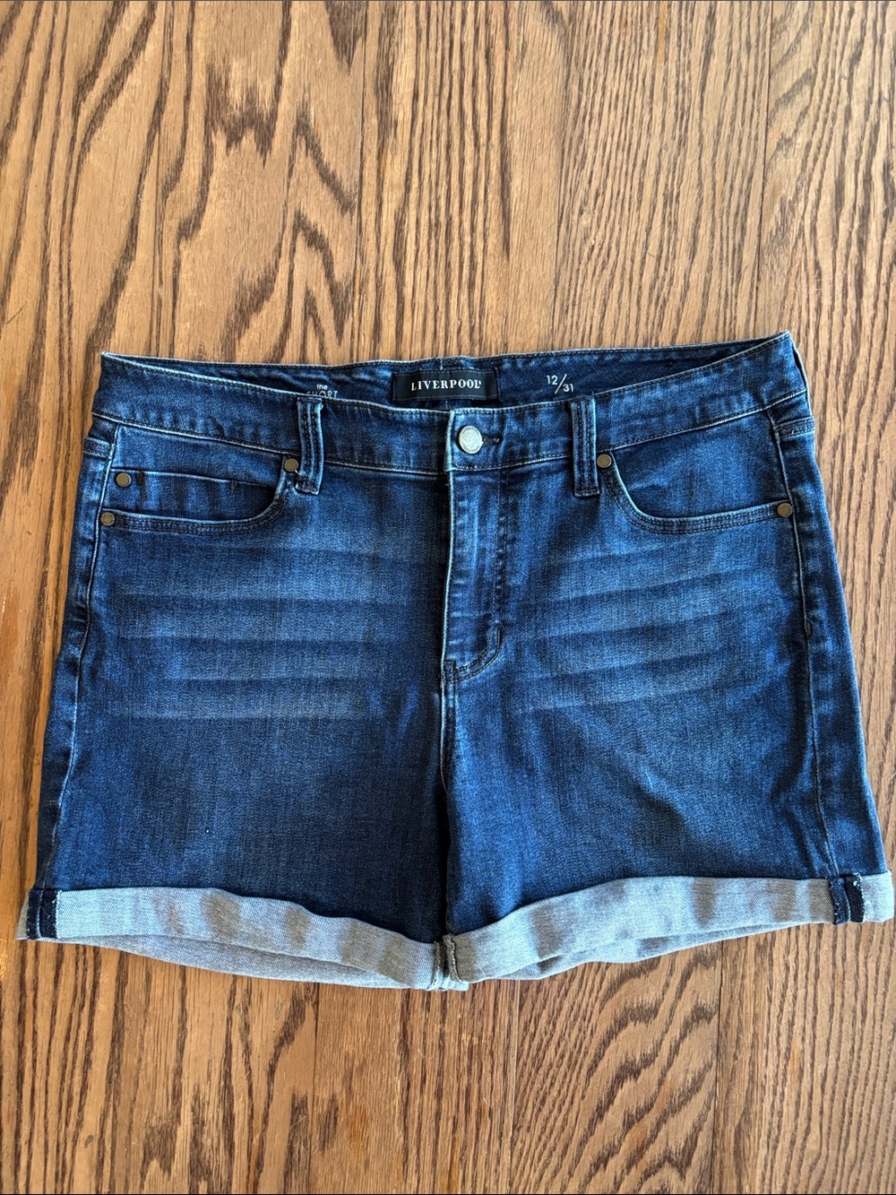 NWOT Size 12 Liverpool Vickie Rolled-Cuff Shorts Vintage Blue
